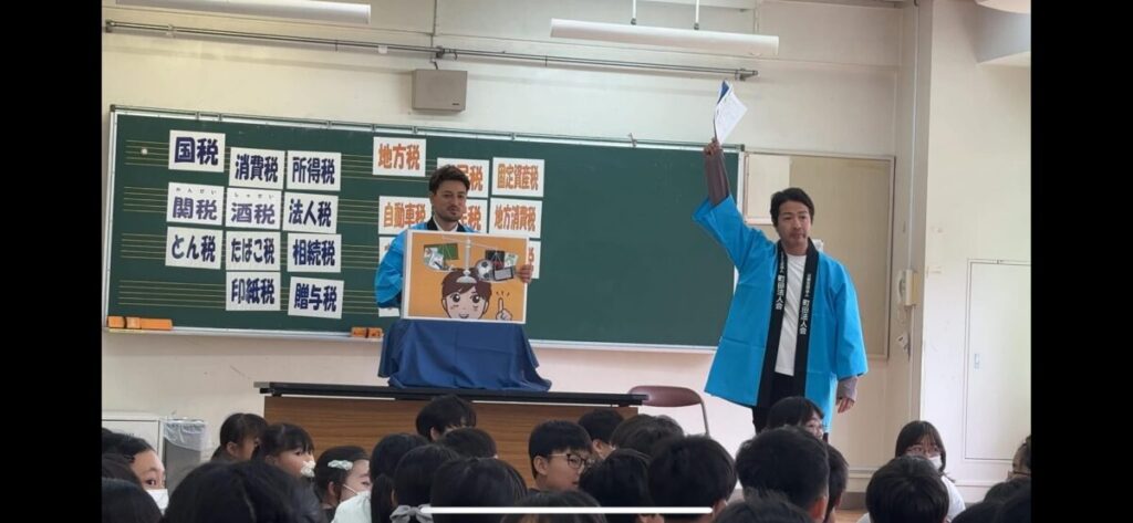 ２クラス合同の租税教室を実施